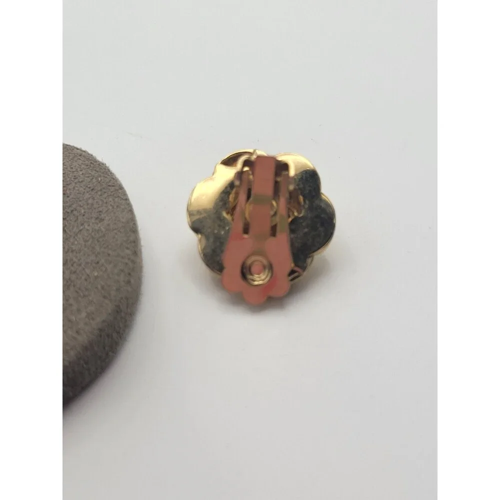 Vintage Gold tone Flower With Faux Pearl Clip on earrings